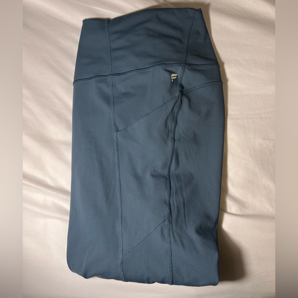 Fabletics blue leggings capri with pockets - Picture 2 of 2